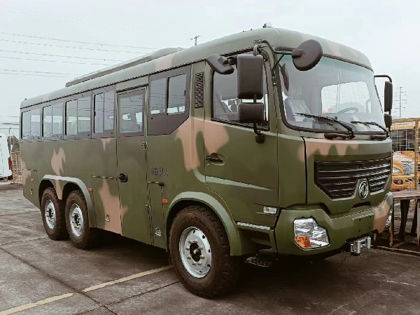 東風(fēng)六驅(qū)森林越野運(yùn)兵車(chē)